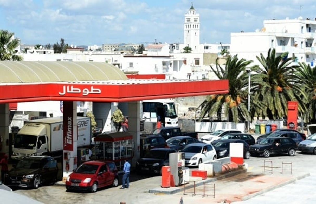 Une station service prise d’assaut à Tunis, le 21 septembre 2015 © Fethi Belaid. AFP