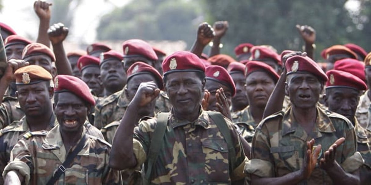 Le principal fait d’armes de l’armée guinéenne reste le massacre du 29 septembre 2009 contre des civils. © Rabecca Blackwell / AP / SIPA