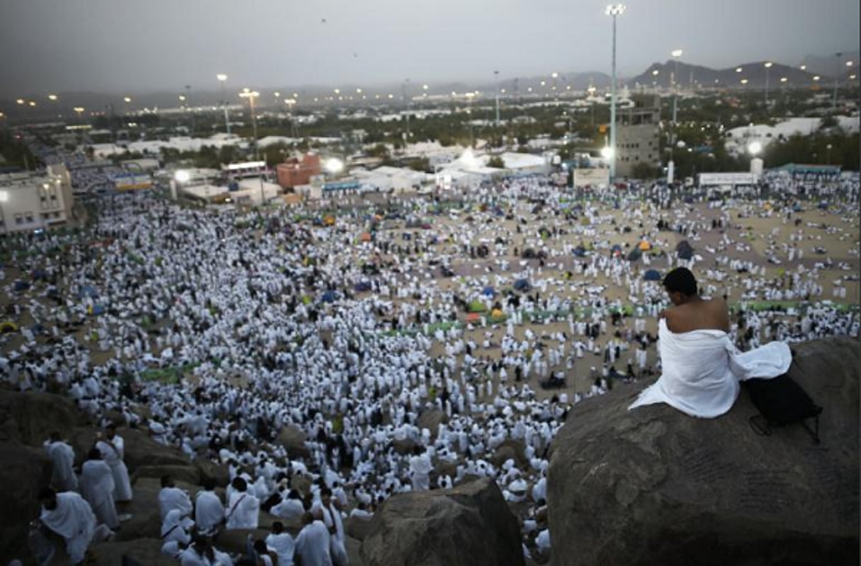 Des fidèles musulmans se regroupent sur le Mont Aratat, lors du pèlerinage de La Mecque, le 23 septembre 2015 en Arabie Saoudite. © Mohammed Al-Shaikh/AFP
