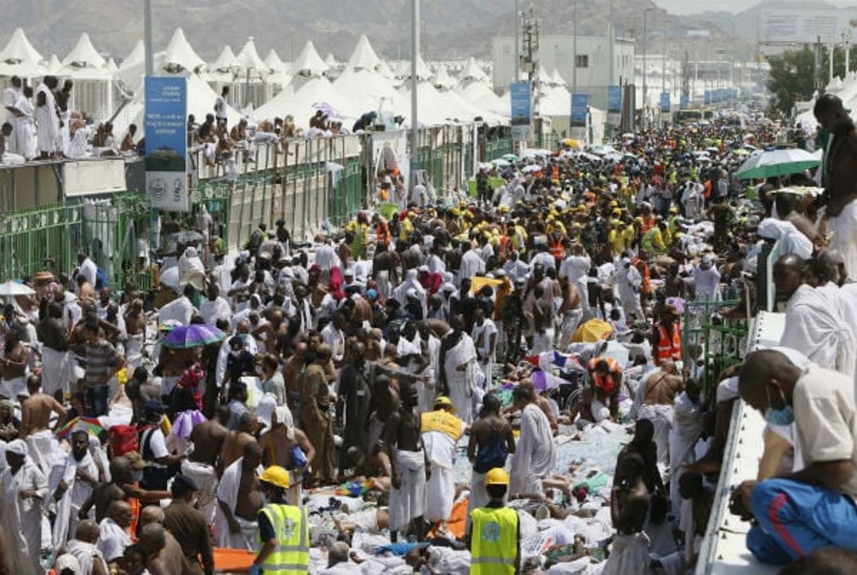 Des centaines de victimes à Mina durant le pèlerinage musulman, 24 septembre 2015. © AP/SIPA
