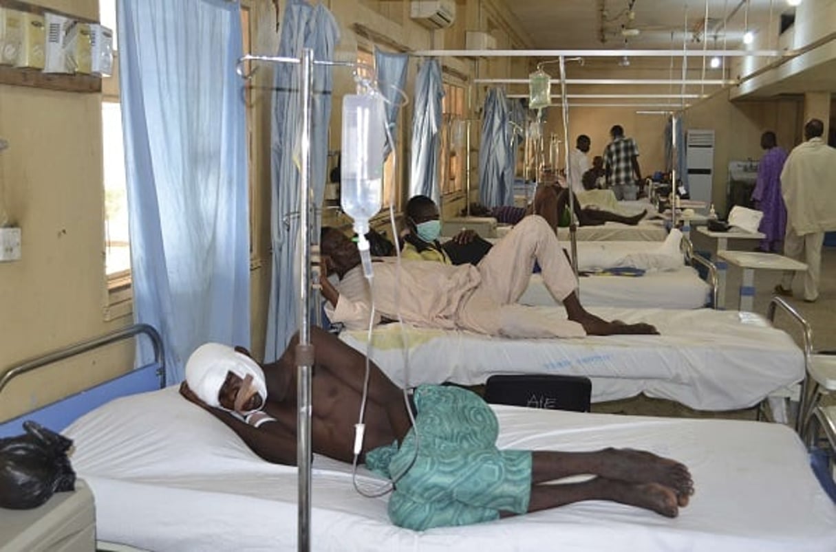 Des victimes de l’explosion du 22 septembre à Monguno  sont soignées à l’hôpital de Maiduguri. Photo d’illustration. © Jossy Ola/AP/SIPA