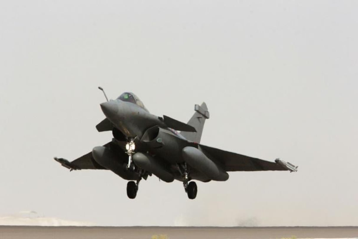 Photo fournie le 8 septembre 2015 par le service de presse de l’armée, d’un Rafale au décollage d’une base dans le Golfe à destination de la Syrie. © AFP