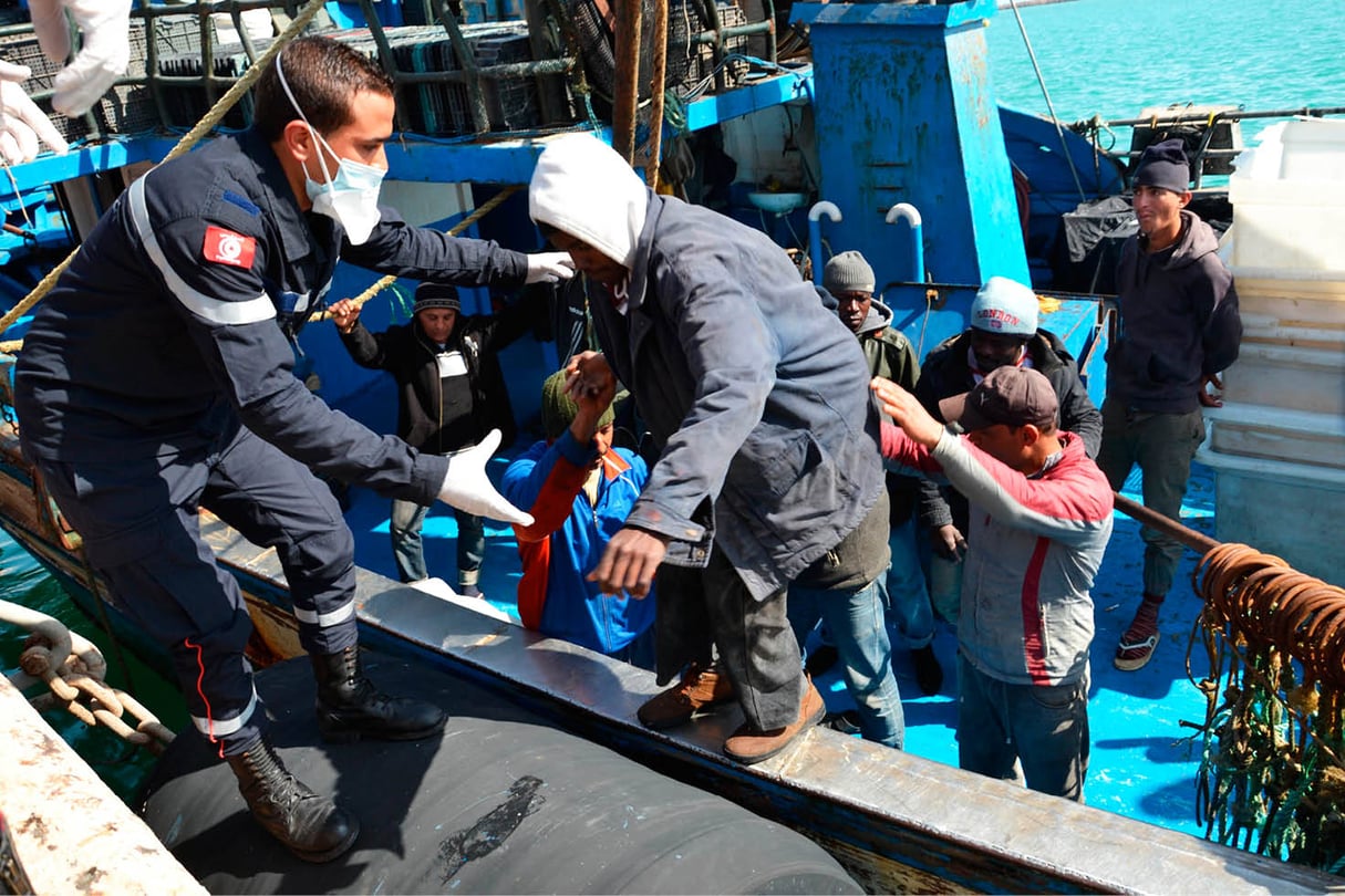 L’implication des pêcheurs est désormais essentielle dans l’efficacité du travail humanitaire. © TASNIM NASRI/ANADOLU AGENCY/AFP