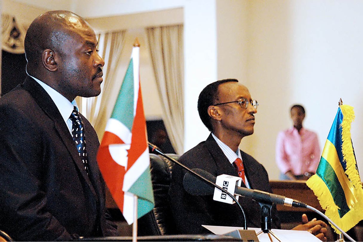 Pierre Nkurunziza et Paul Kagamé, à Kigali, le 29 novembre 2005. © RICKY GARE/EPA/MAXPPP