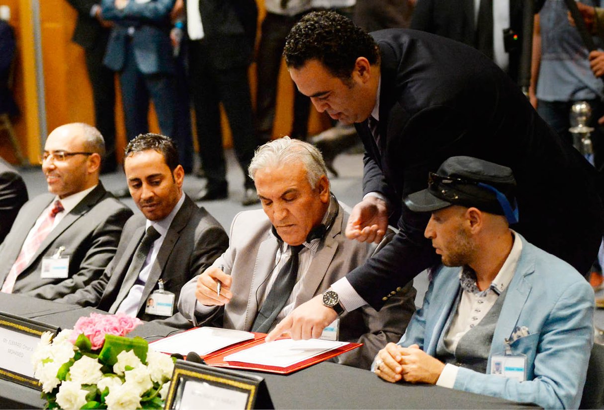 Délégués du gouvernement de Tobrouk durant les négociations de Skhirat. © FADEL SENNA/AFP
