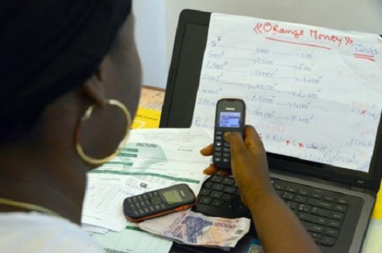 Le rapide développement du téléphone mobile en Afrique sub-saharienne transforme la région et les habitudes des Africains © Issouf Sanogo/AFP