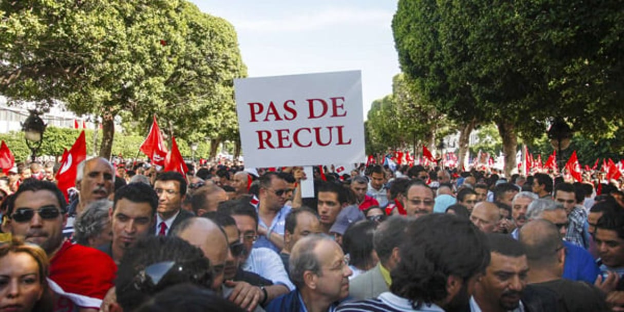 Manifestation le 23 octobre 2013, le jour de l’ouverture du dialogue national en Tunisie, appelant Ennahdha à quitter le gouvernement pour l’organisation d’élections présidentielle et législatives. © Aimen Zine/AP/SIPA