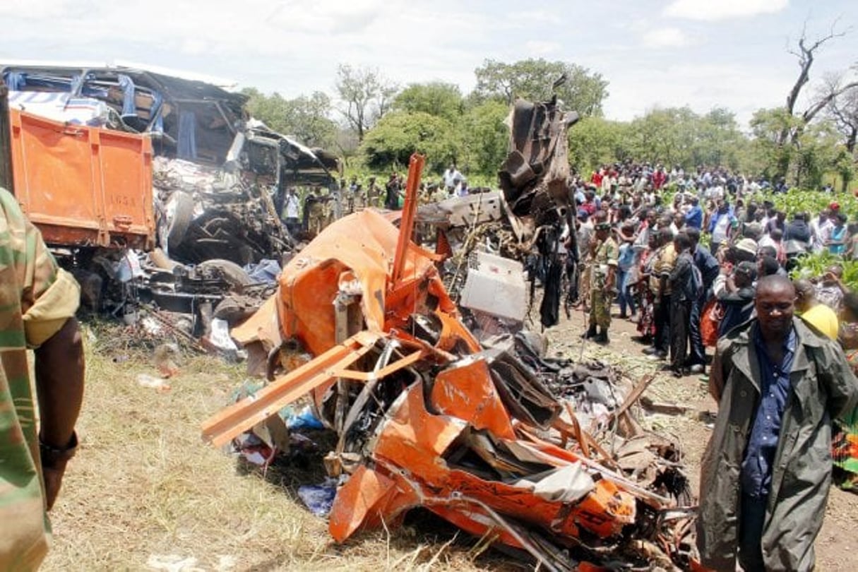 Images d’un accident de la route ayant fait plus de 50 morts en Zambie en 2013. © AFP