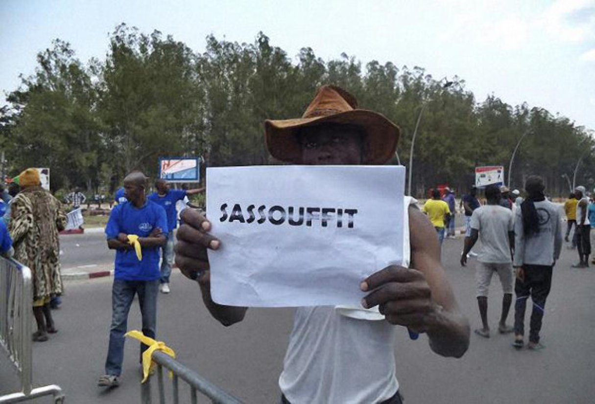 Un manifestant anti-référendum constitutionnel lors d’une manifestation, le 27 septembre 2015 à Brazzaville. © Laudes Martial Mbon/AFP