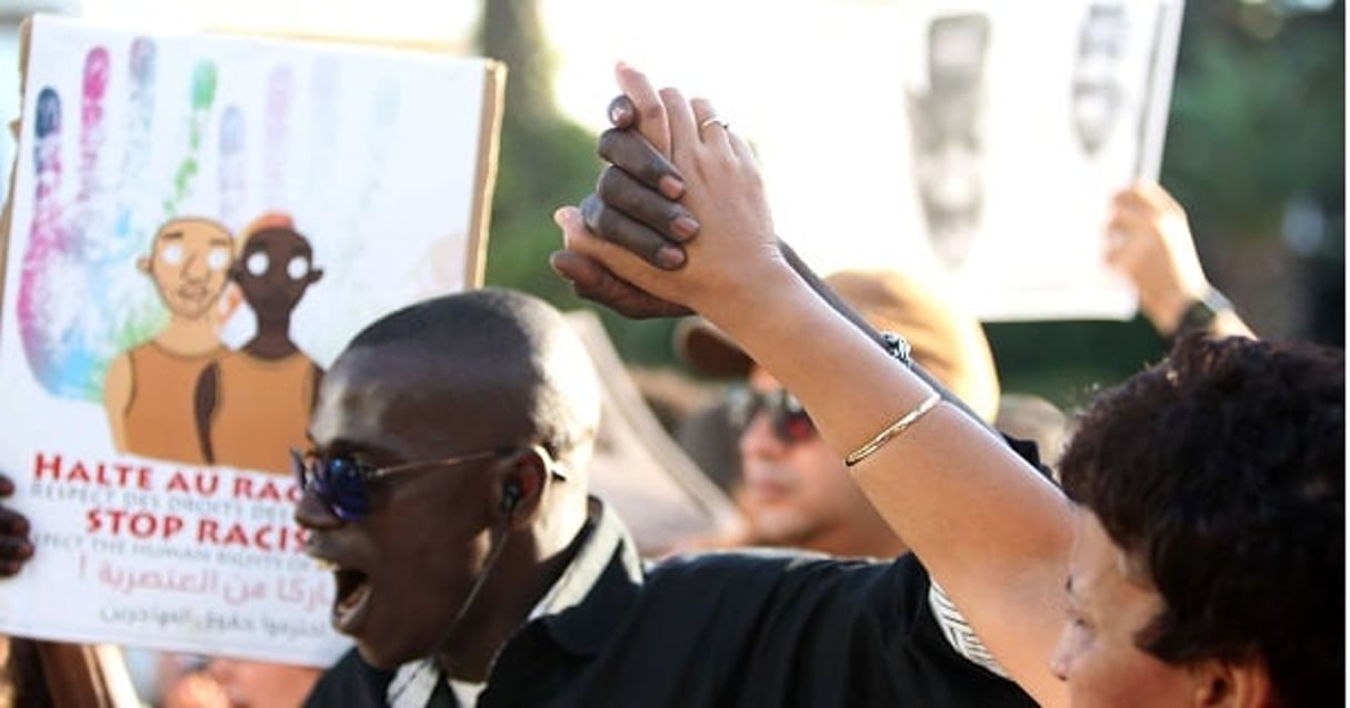Photo d’illustration – Manifestation contre le racisme au Maroc devant le parlement, en septembre 2014, après le meurtre d’un Sénégalais à Tanger. © Abdeljalil Bounhar/AP/SIPA