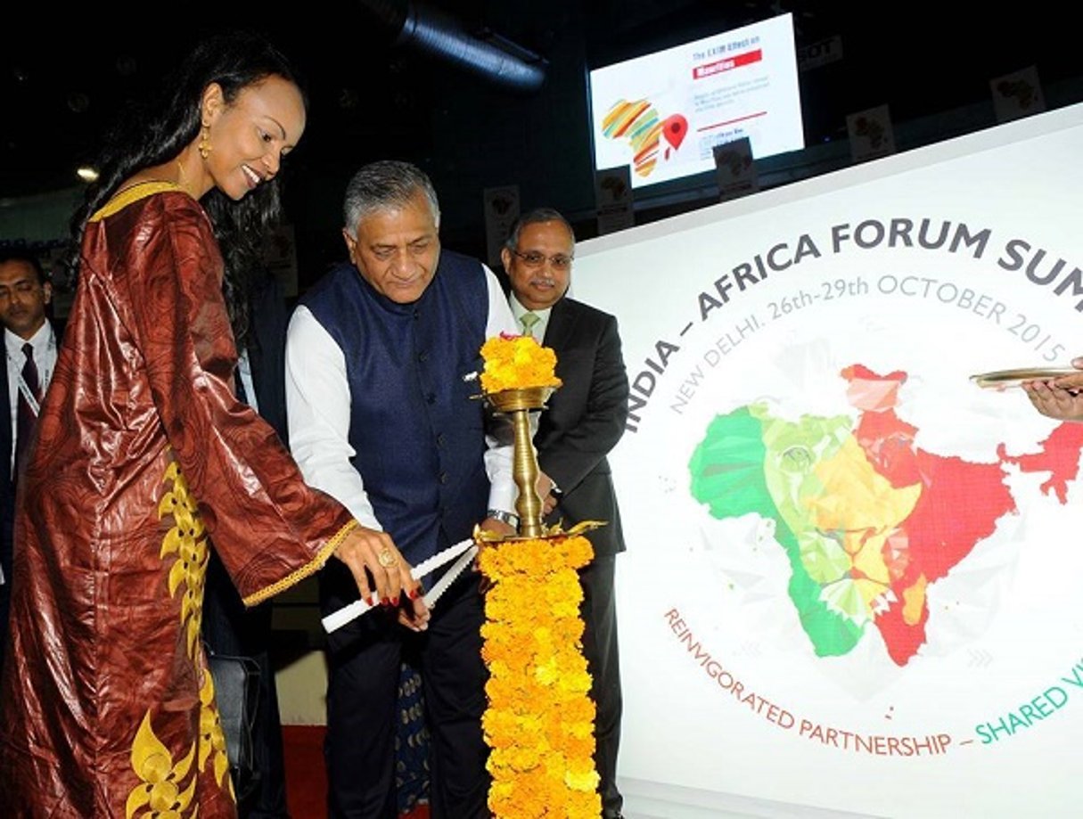 Le « business forum » organisé en marge du sommet Inde Afrique a été inauguré par le général Vijay Kumar Singh (au centre), ministre d’État des Affaires extérieures de l’Inde. © India Africa Forum Summit/Facebook
