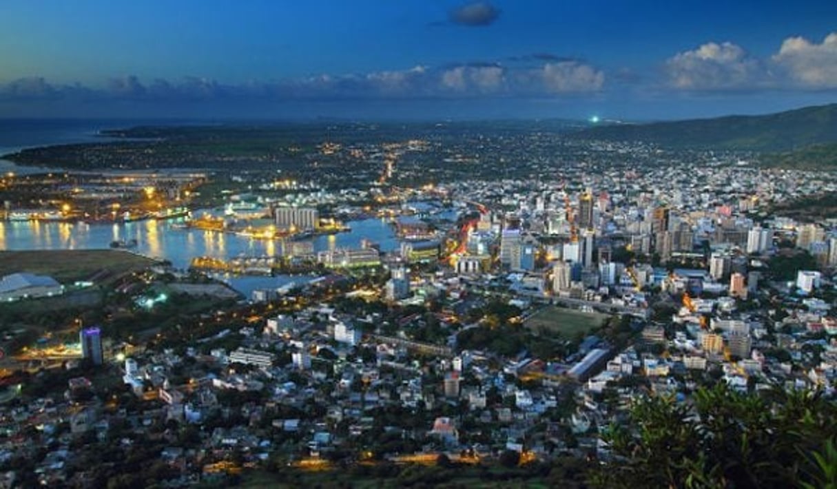 Port Louis (Maurice) vu du ciel, selon Afrasia, l’île dispose du plus haut niveau de richesse par habitant en Afrique, en 2018. © Peter Kuchar/Wikimedia Commons