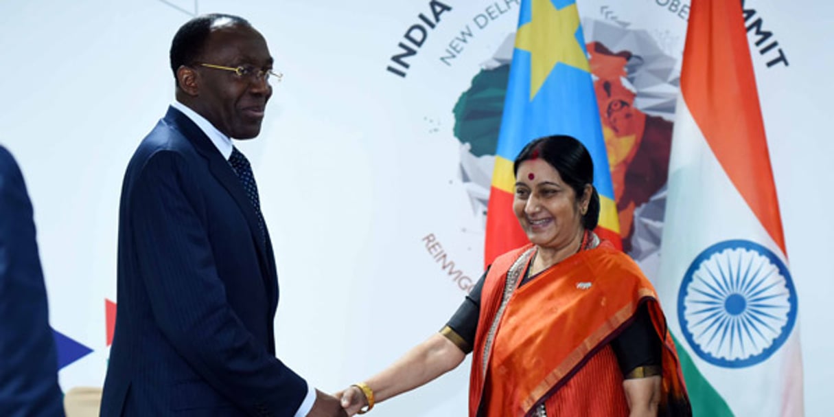 Raymond Tshibanda, ministre des Affaires étrangères congolais (RDC) et son homologue indienne, Sushma Swaraj. © DR