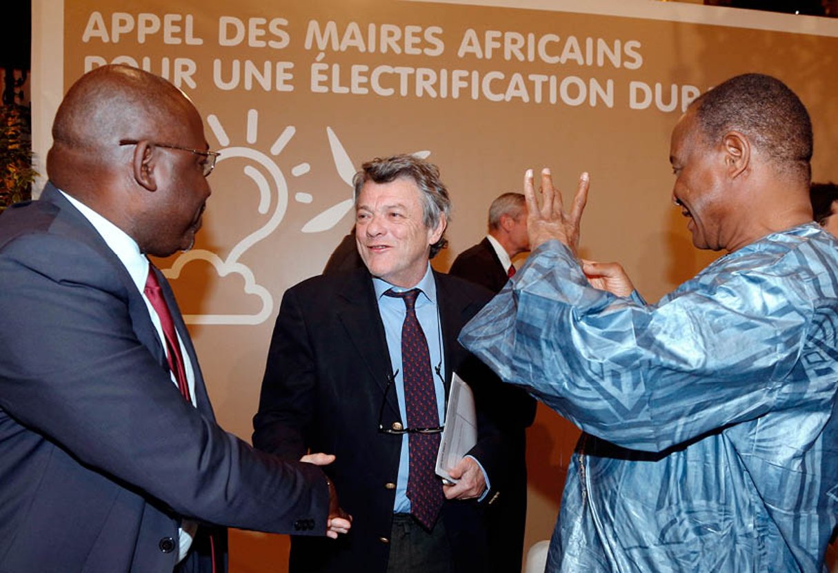Jean-Louis Borloo avec les maires de Kinshasa et de Niamey, en avril, à Paris. © FRANCOIS GUILLOT/AFP