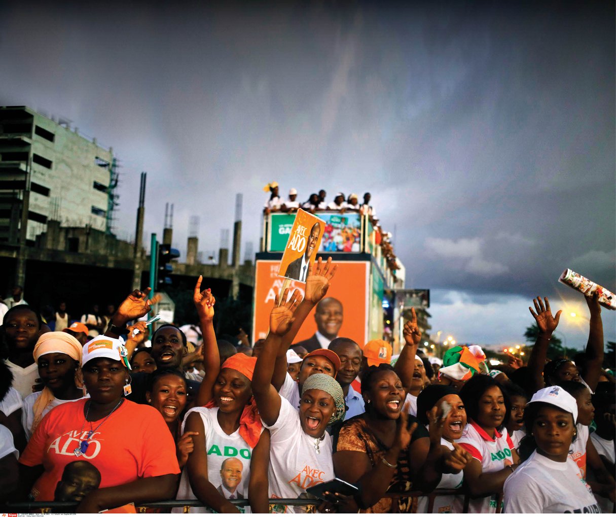 À Abidjan, le 23 octobre, avant-veille du scrutin. © SCHALK VAN ZUYDAM/AP/SIPA