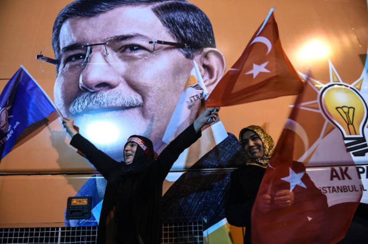 Célébration de la victoire de l’AKP après la publication des résultats partiels des législatives du 1e novembre 2015. © Ozan Kose/AFP