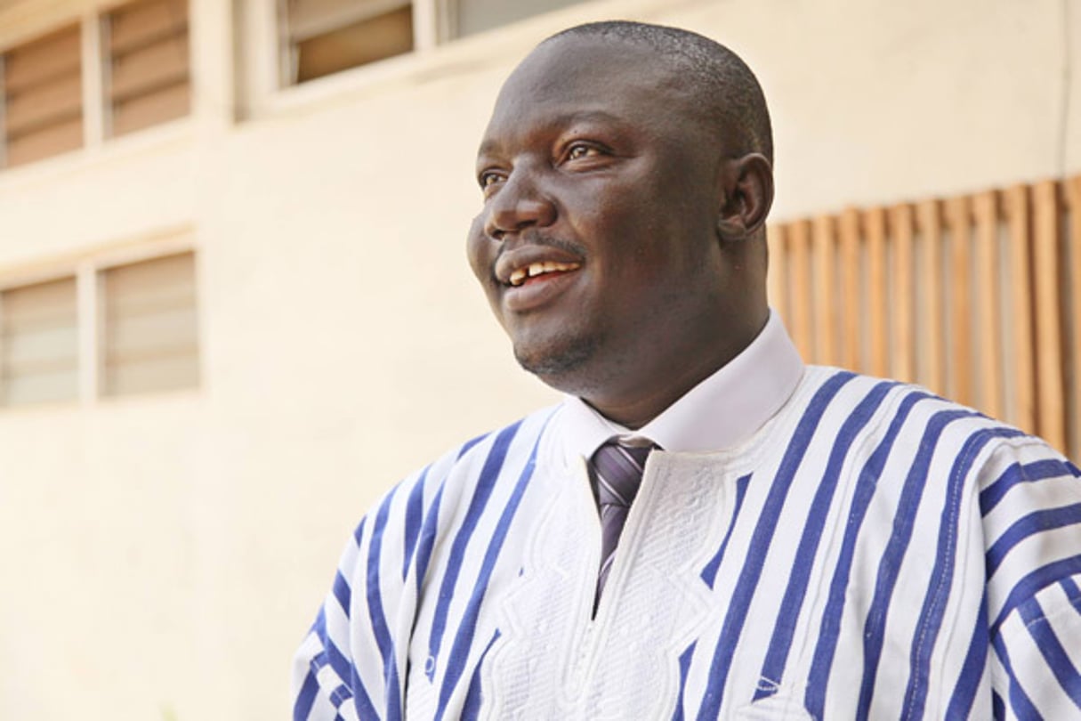 Gerry TAAMA Komandega - GETAK - Les grades dans les forces armées  togolaises Il faut savoir qu'un militaire est particulièrement content  quand un civil connaît son grade et l'appelle correctement. Par exemple