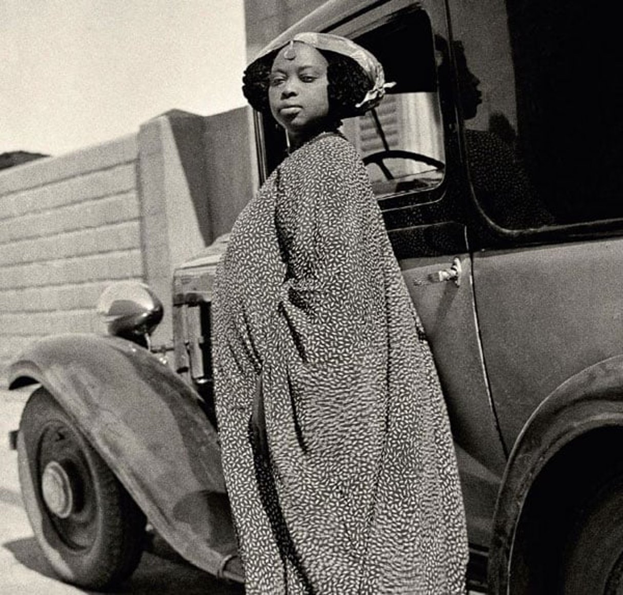 Cliché pris à Saint-Louis au Sénégal, par un photographe local anonyme (vers 1915-1930). © Courtesy Revue noire.