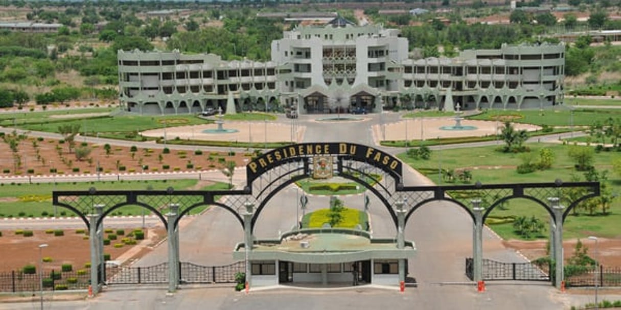 Vue aérienne de palais de la présidence du Burkina Faso dans le quartier de Ouaga 2000 à Ouagadougou. © Renaud Van Der Meeren pour Les Éditons du Jaguar