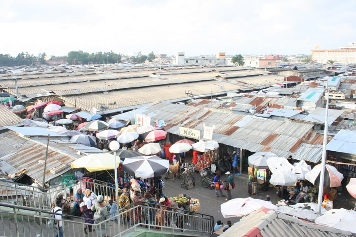 Vue aérienne d’une partie du grand marché de Dantokpa à Cotonou (Bénin). © NeferTiyi / Flickr