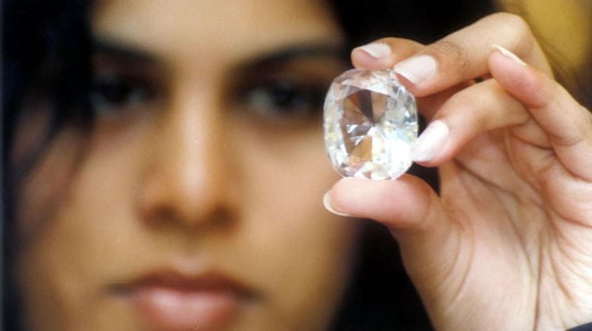 Le diamant Koh-i-Noor lors d’une exposition à Bangalore en Inde en 2002 © AFP