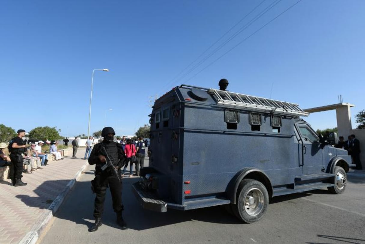 Un membre des forces spéciales tunisiennes à Djerba en Tunisie. © Fethi Belaid/AFP