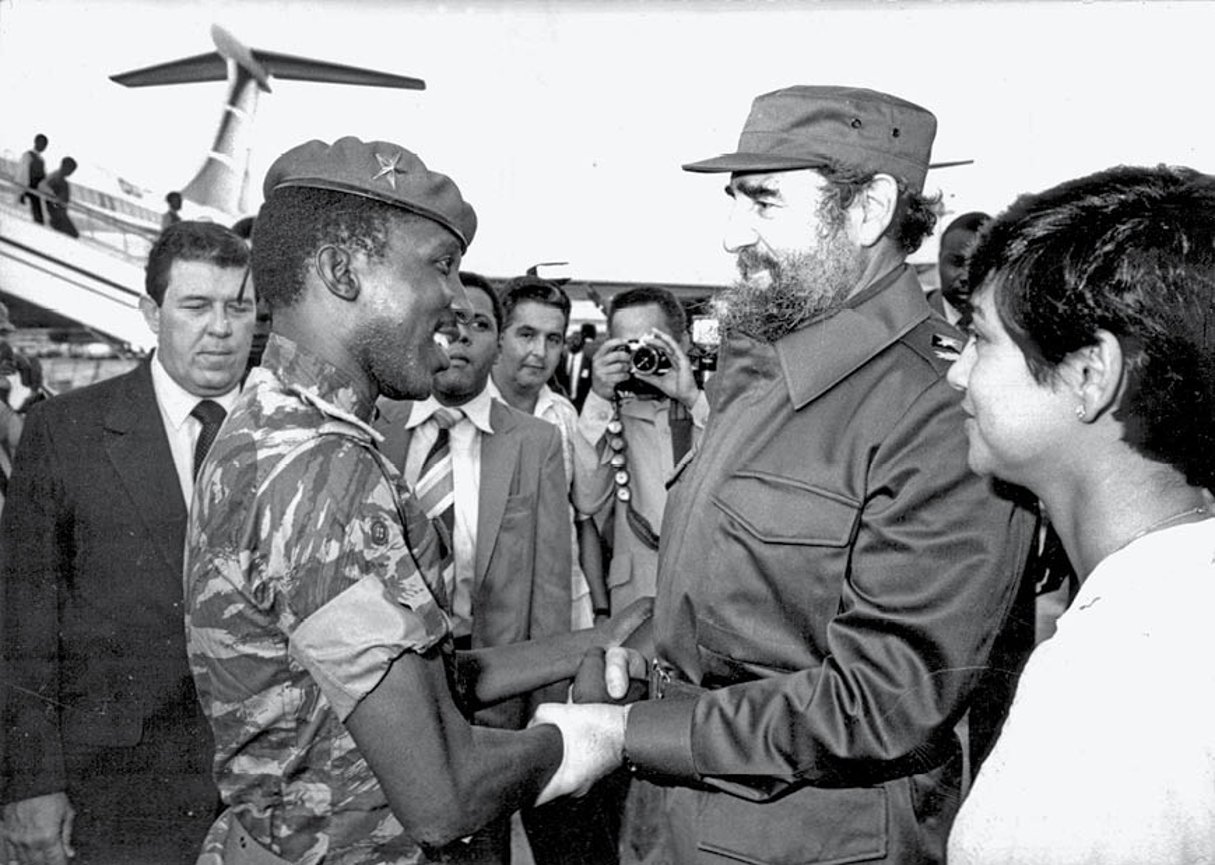 Thomas Sankara avec Fidel Castro, à Cuba, en 1984. © DR