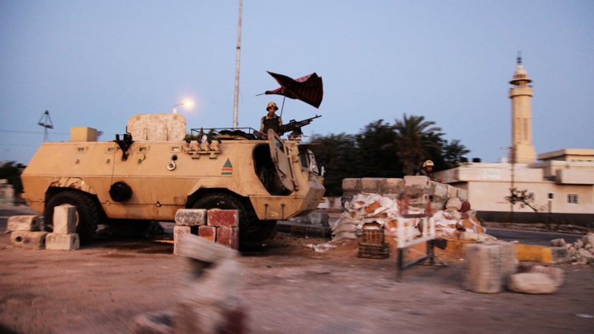 Un barrage de l’armée égyptienne dans le Sinaï. © AFP