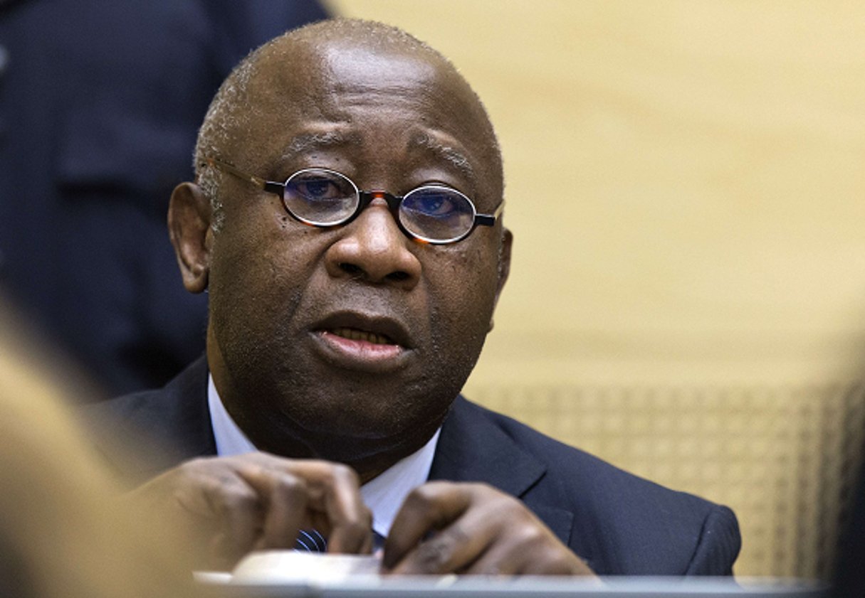 Laurent Gbagbo attend l’énonciation des charges pesant  contre lui (Février 2013) © Michael Kooren/AP/SIPA