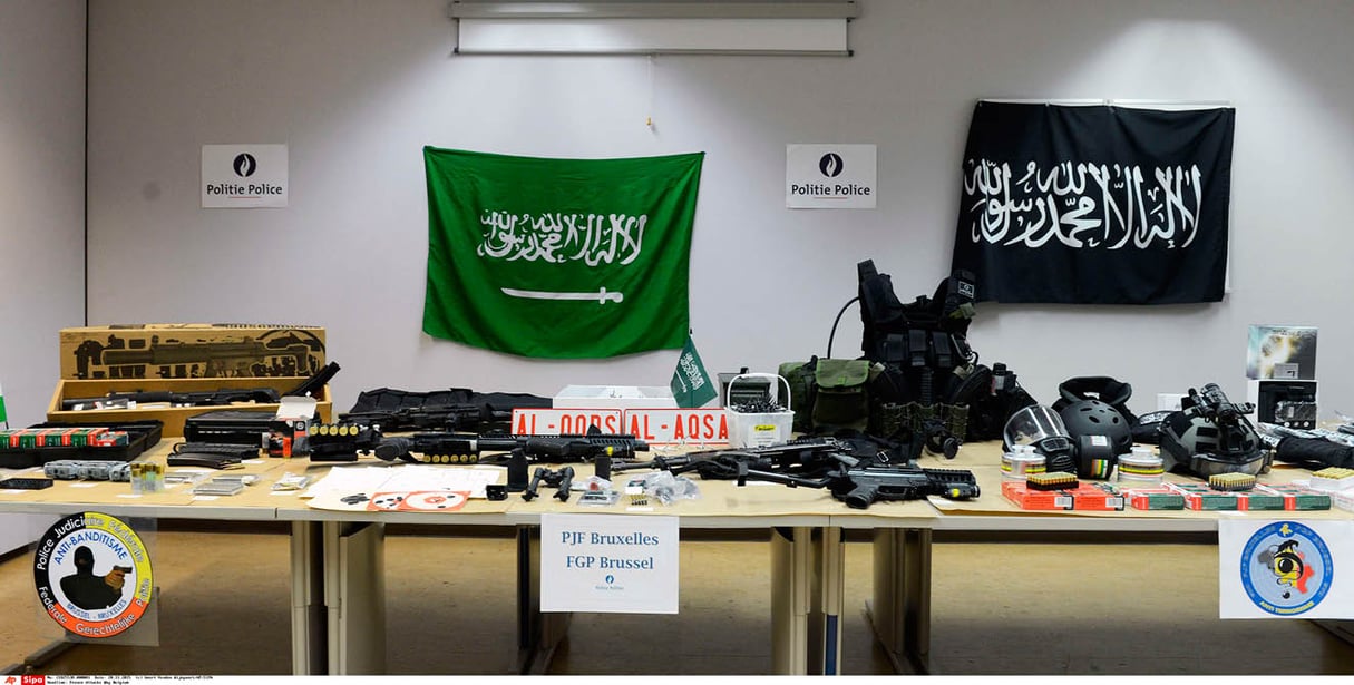 Au QG de la police, en 2013, exposition d’armes saisies lors de perquisitions. © GEERT VANDEN WIJNGAERT/AP/SIPA