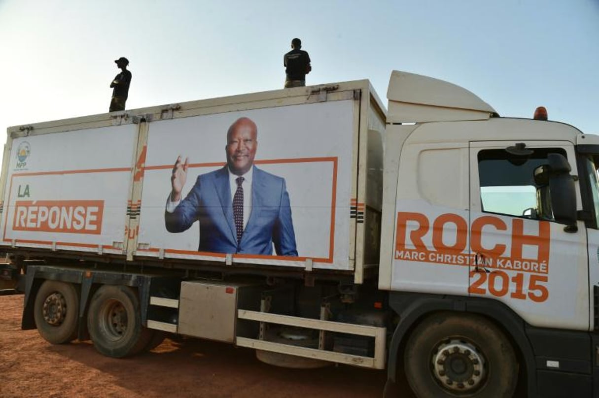 Un camion de campagne du candidat Roch Marc Christian Kaboré à Ouagadougou le 27 novemnbre. © AFP