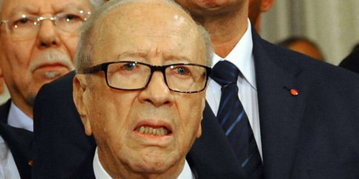 Le président tunisien Béji Caid Essebssi lors des funérailles des victimes de l’attentat du 24 novembre. © Hassene Dridi/AP/SIPA
