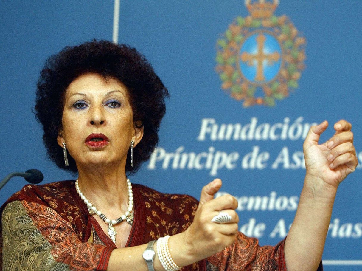 L’écrivaine Fatema Mernissi dans une conférence en Espagne en 2003. © J.L. CEREIJIDO/AP/SIPA