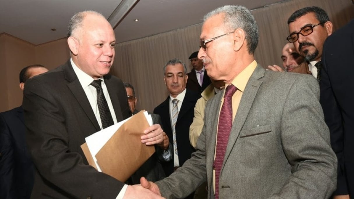 Le vice-président du Parlement de Tripoli non reconnu par la communauté internationale, Awad Mohammed Abdoul-Sadiq (G) et Ibrahim Fethi Amish de la Chambre des représentants de Libye. © AFP