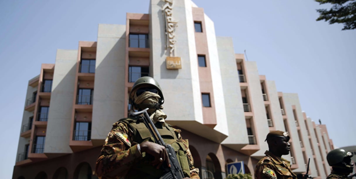 Bamako, le 21 novembre, le lendemain de l’attentat contre le Radisson Blu. © Jérôme Delay/AP/SIPA