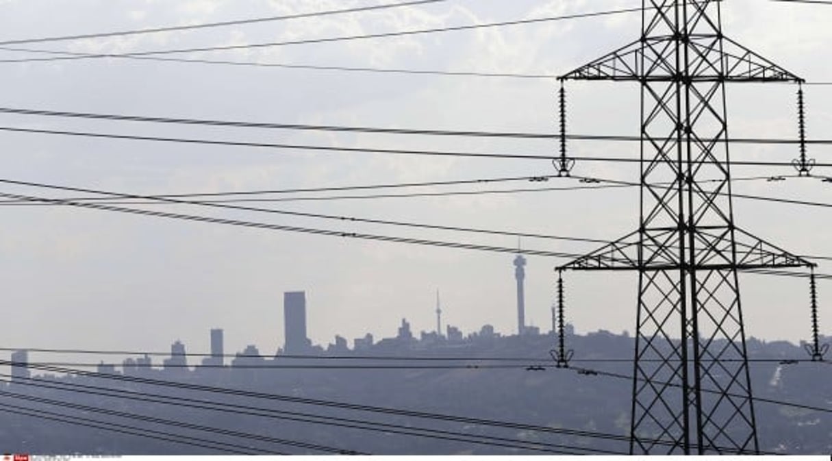 Pylône électrique à Johannesburg en Afrique du Sud en mars 2015. © Themba Hadebe/AP/SIPA