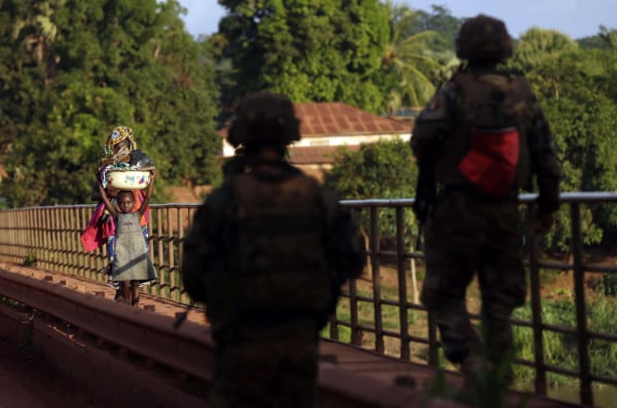 Des soldats français de l’opération Sangaris, le 22 mai 2014 à Bambari (Centrafrique). © Jerome Delay/AP/SIPA