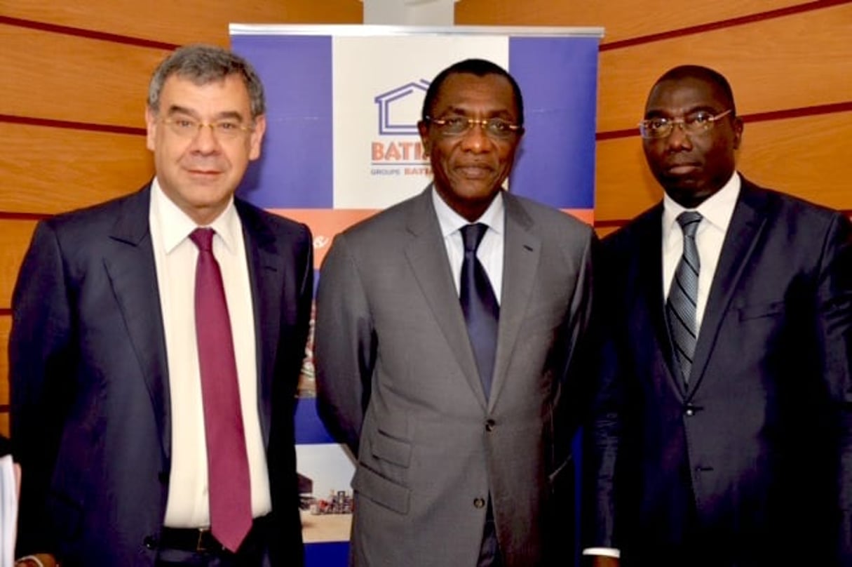 De gauche à droite : Raymond Farhat (Saham), Michel Abrogoua (PAPH) et Maximim Digbeu (Batim-CI) © DR