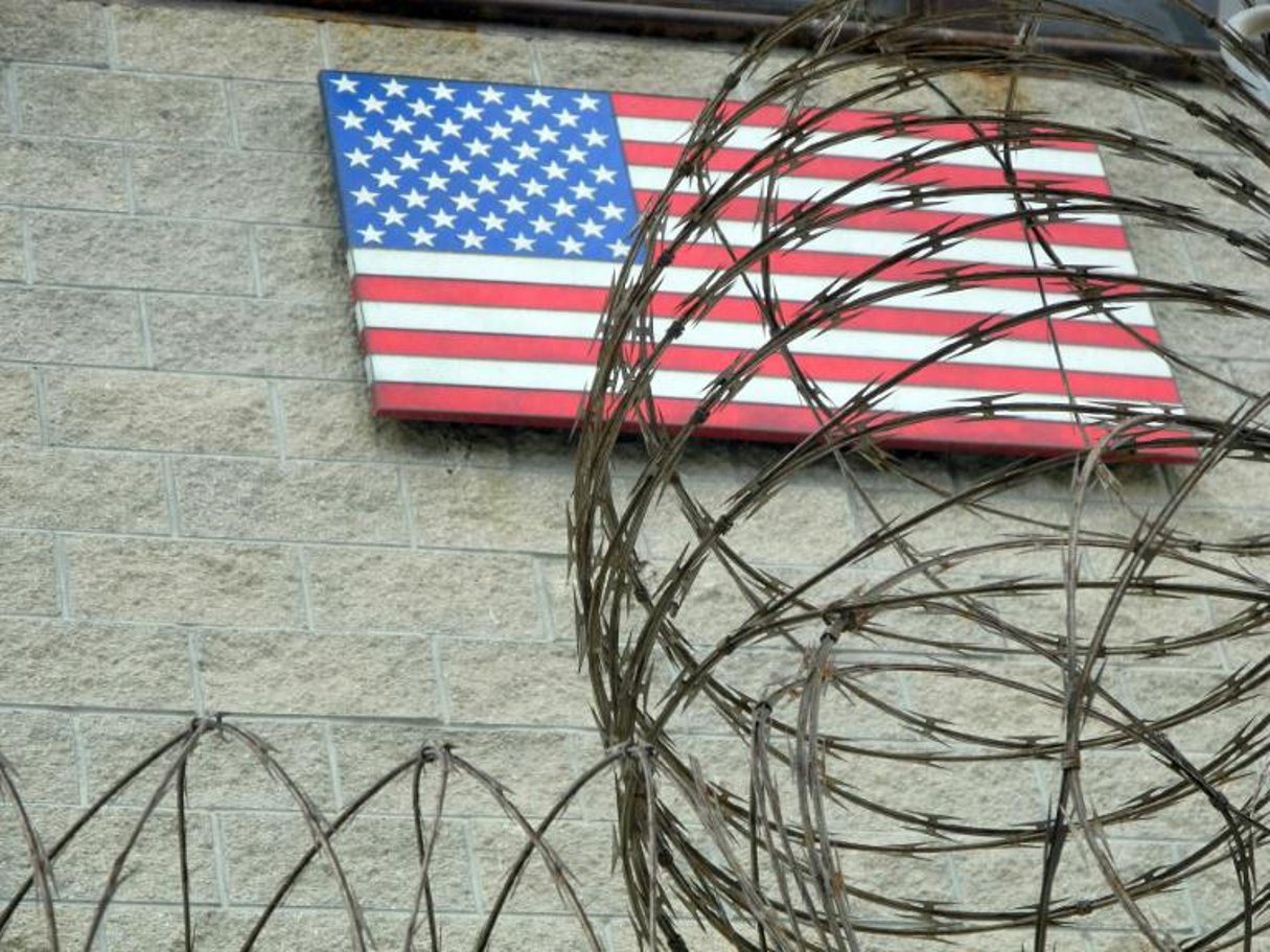 Deux détenus de la prison militaire américaine controversée de Guantanamo ont été transférés au Ghana, a annoncé le Pentagone. © Chantal Valery/AFP