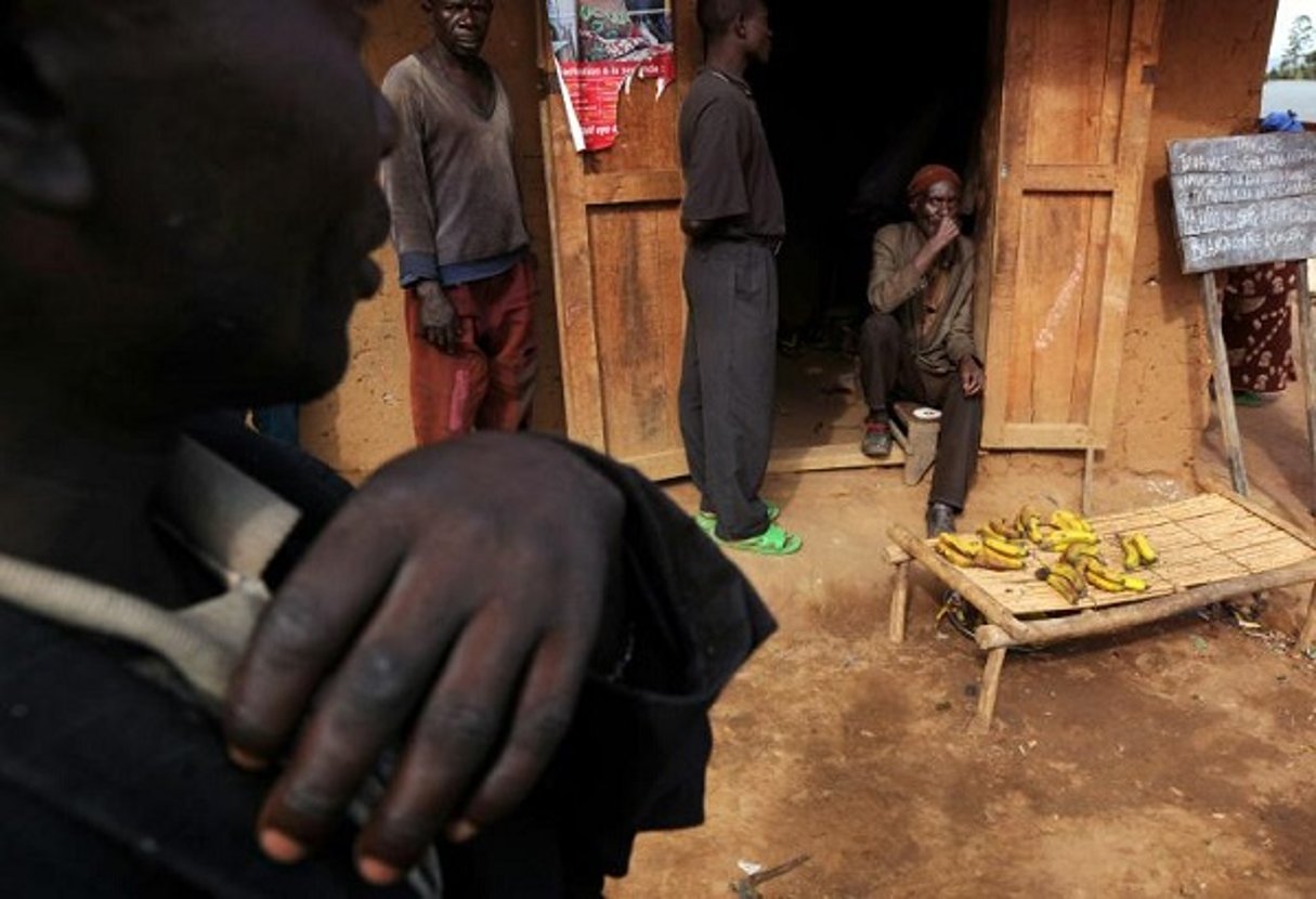 Dans le village de Miriki, au nord de Goma, en RDC, le 25 janvier 2009, alors contrôlé par des rebelles hutus du FDLR. © Lionel Healing / AFP