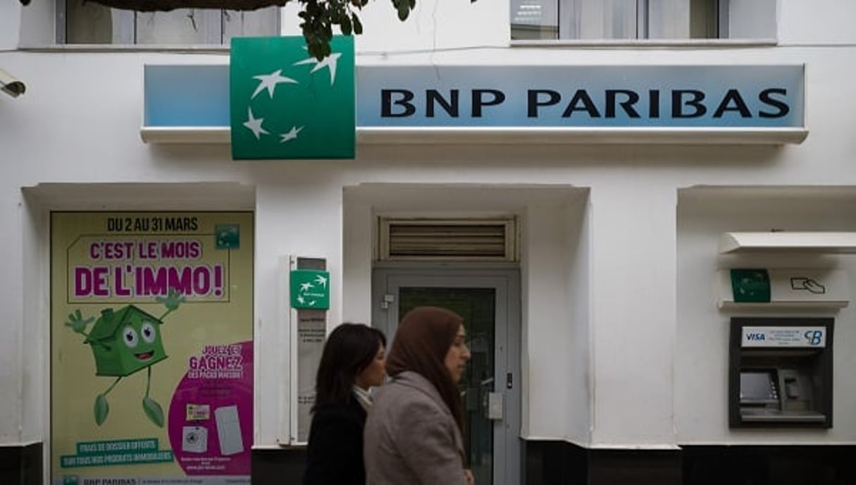 Agence de BNP Paribas El Djazaïr, rue Didouche à Alger, en mars 2014. © Alexandre Dupeyron pour Jeune Afrique