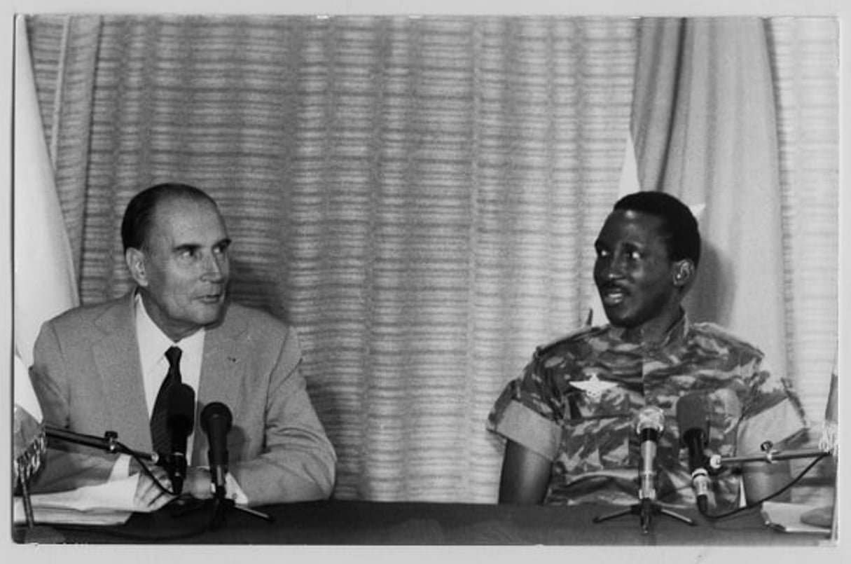 François Mitterrand et Thomas Sankara lors d’une conférence de presse à Ouagadougou le 18 novembre 1986. © Archives JA.