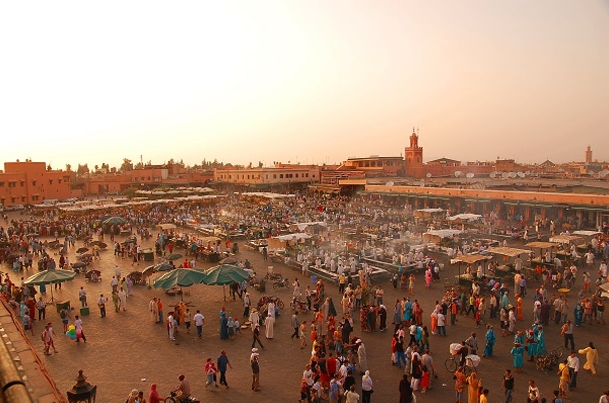 Vue de la place Jemaa el-Fna de Marrakech, au Maroc. © Luc Viatour/Wikimedia Commons