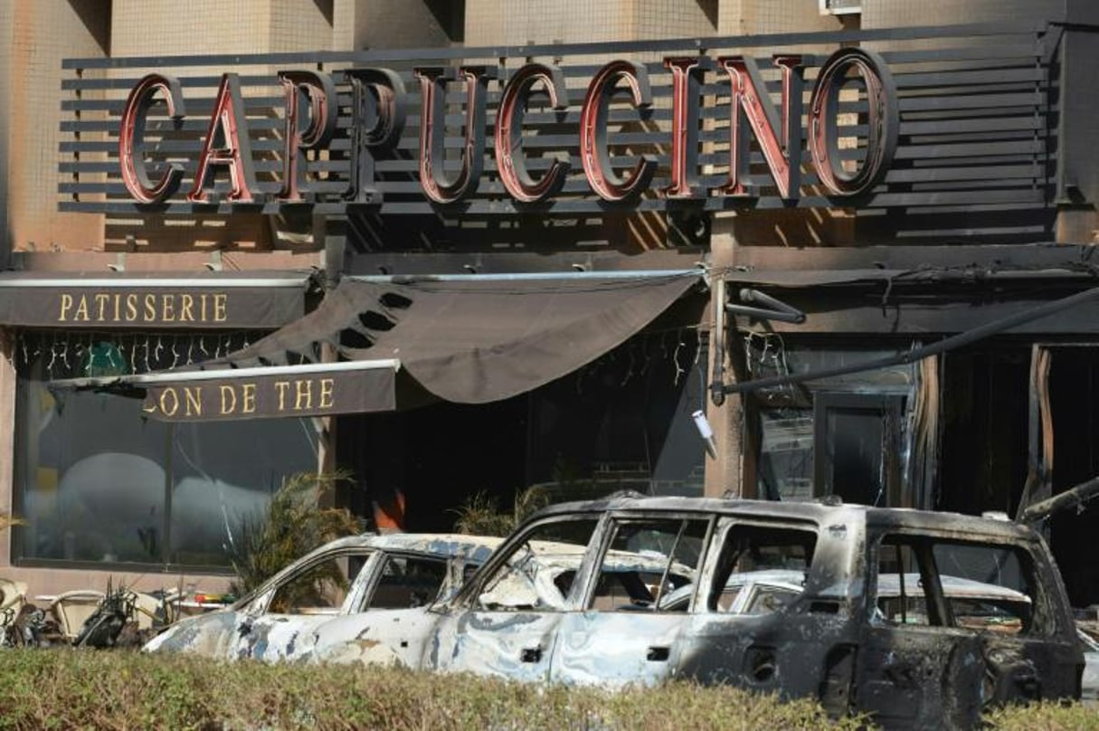 Le restaurant Cappuccino au lendemain de l’attaque jihadiste le 16 janvier à Ouagadougou. © AFP
