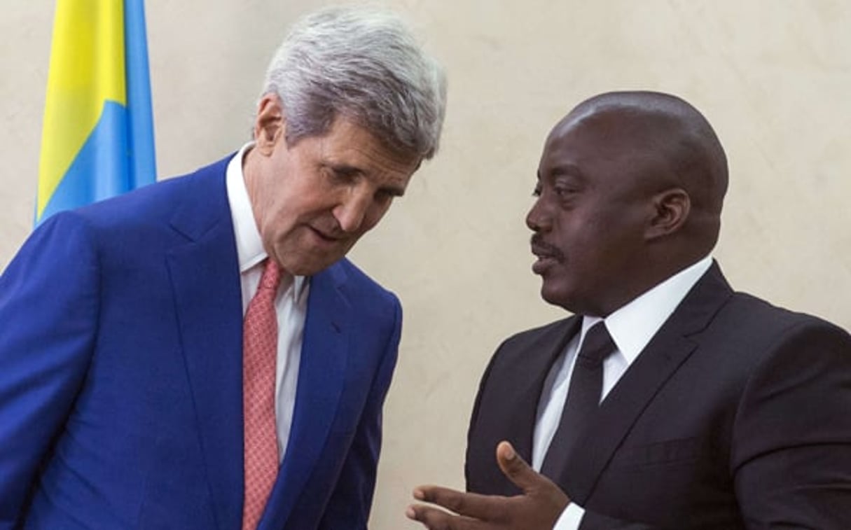 John Kerry et Joseph Kabila, à Kinshasa, le 4 mai 2014. © Saul Loeb/AP/SIPA