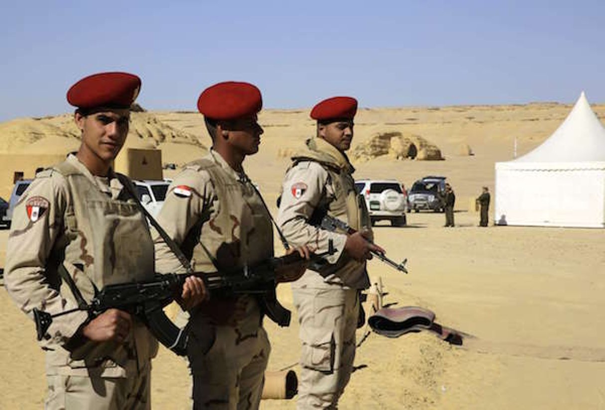 Soldats de l’armée égyptienne, Oasis du Fayoum, 14 janvier 2016 © Thomas Hartwell/AP/SIPA