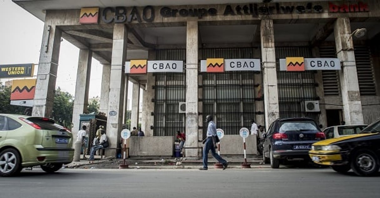 Façade d’une agence dakaroise de la banque CBAO, filiale sénégalaise du groupe Attijariwafa Bank © Sylvain Cherkaoui/Cosmos pour Jeune Afrique