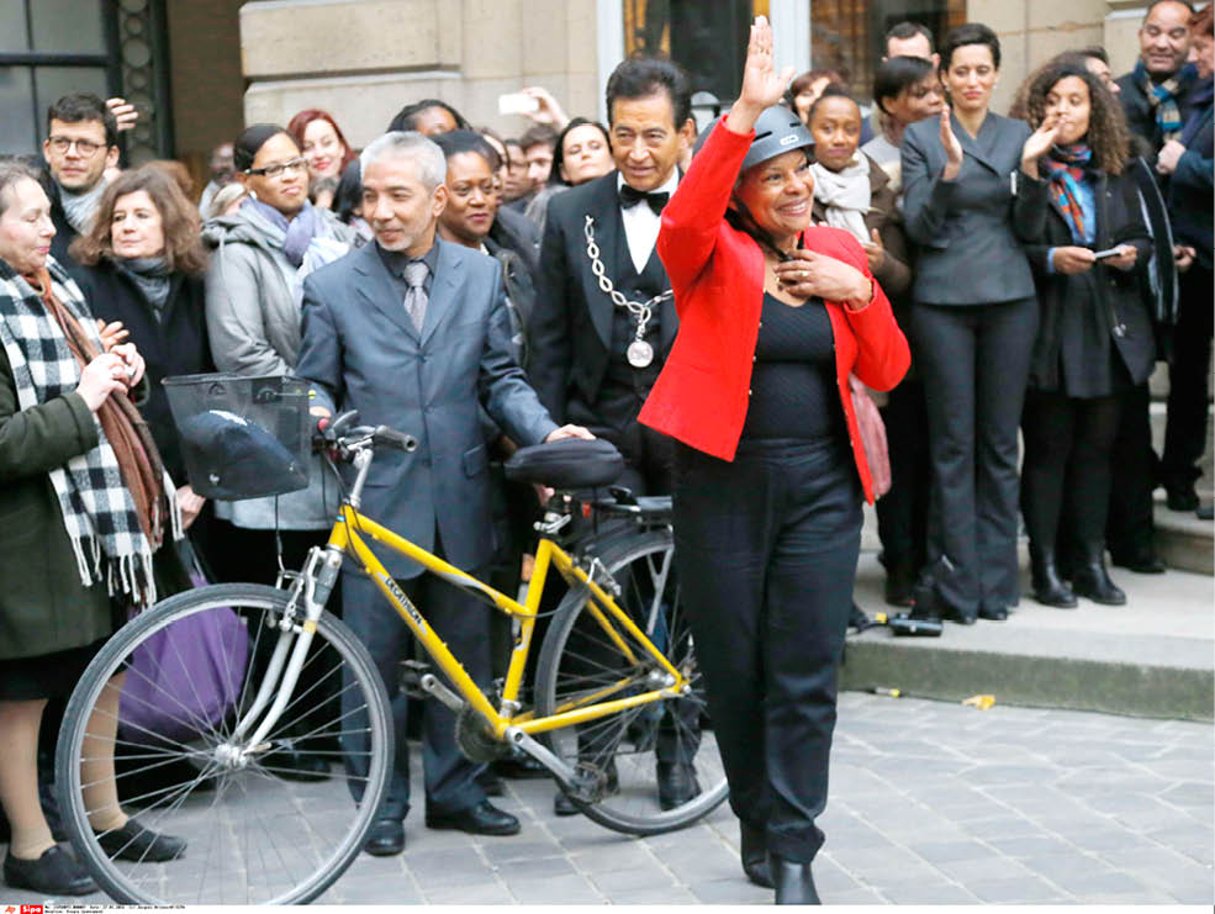 Les adieux de la ministre, après sa passation de pouvoirs, à Paris, le 27 janvier. © JACQUES BRINON/AP/SIPA