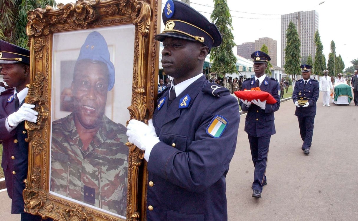 Les funérailles de Robert Gueï, le 18 août 2006 à Abidjan. © AP/SIPA