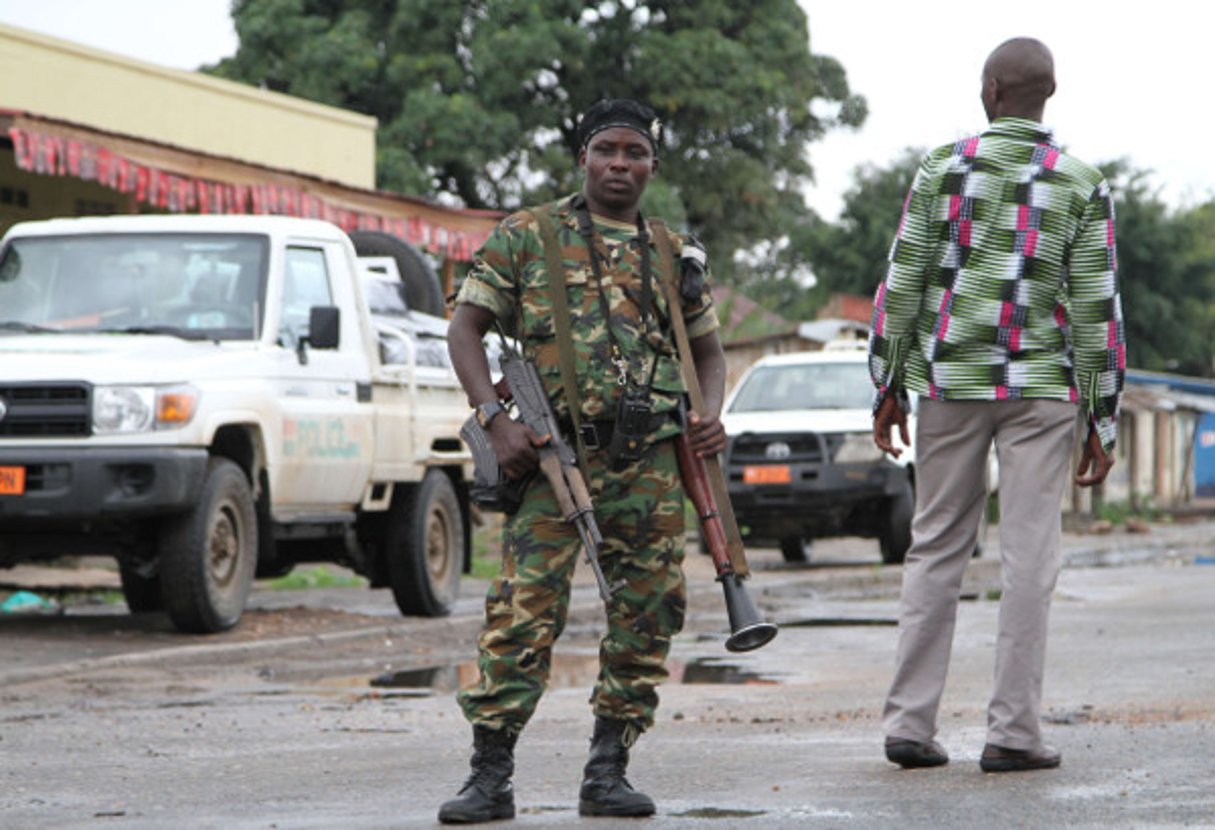 Un soldat burundais à Bujumbura, le 8 novembre 2015. © Stringer/AP/SIPA